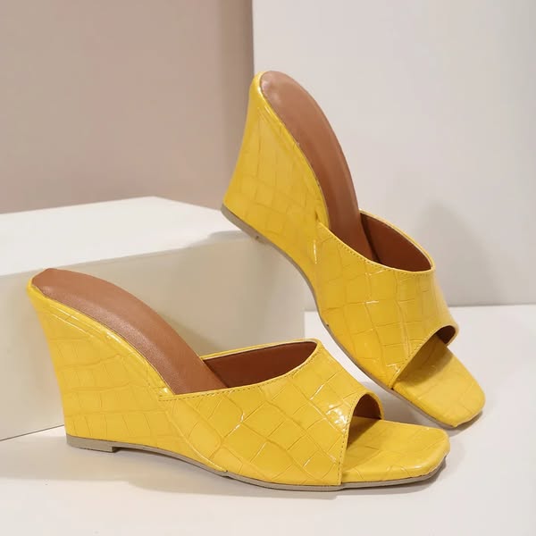Nora - Sandalen met ruitstructuur in Romeinse stijl