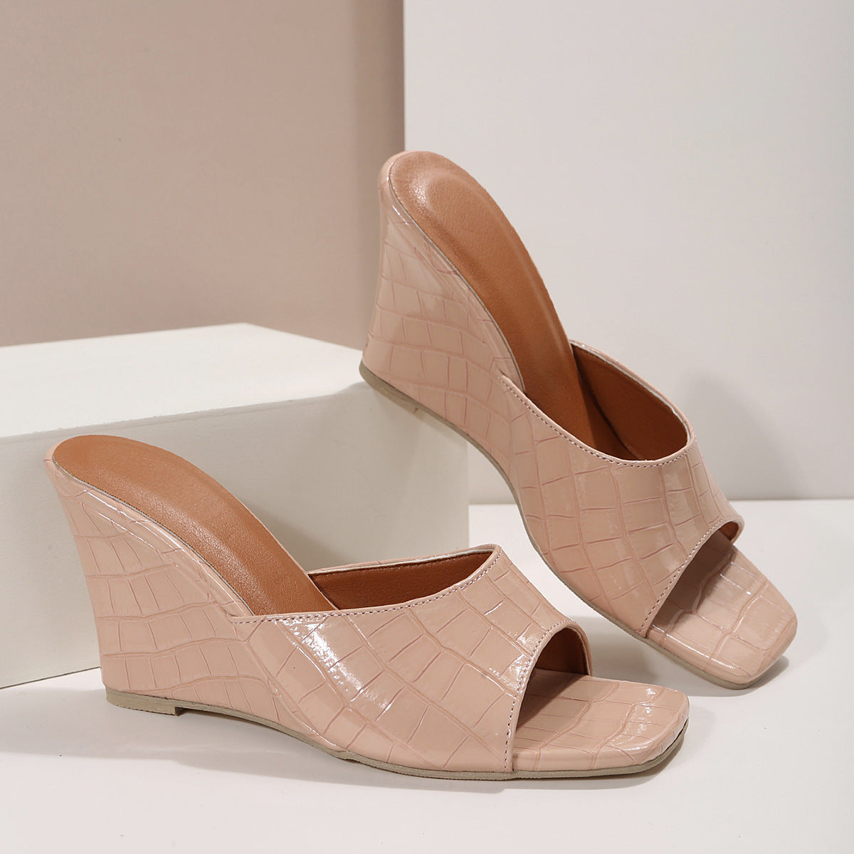 Nora - Sandalen met ruitstructuur in Romeinse stijl