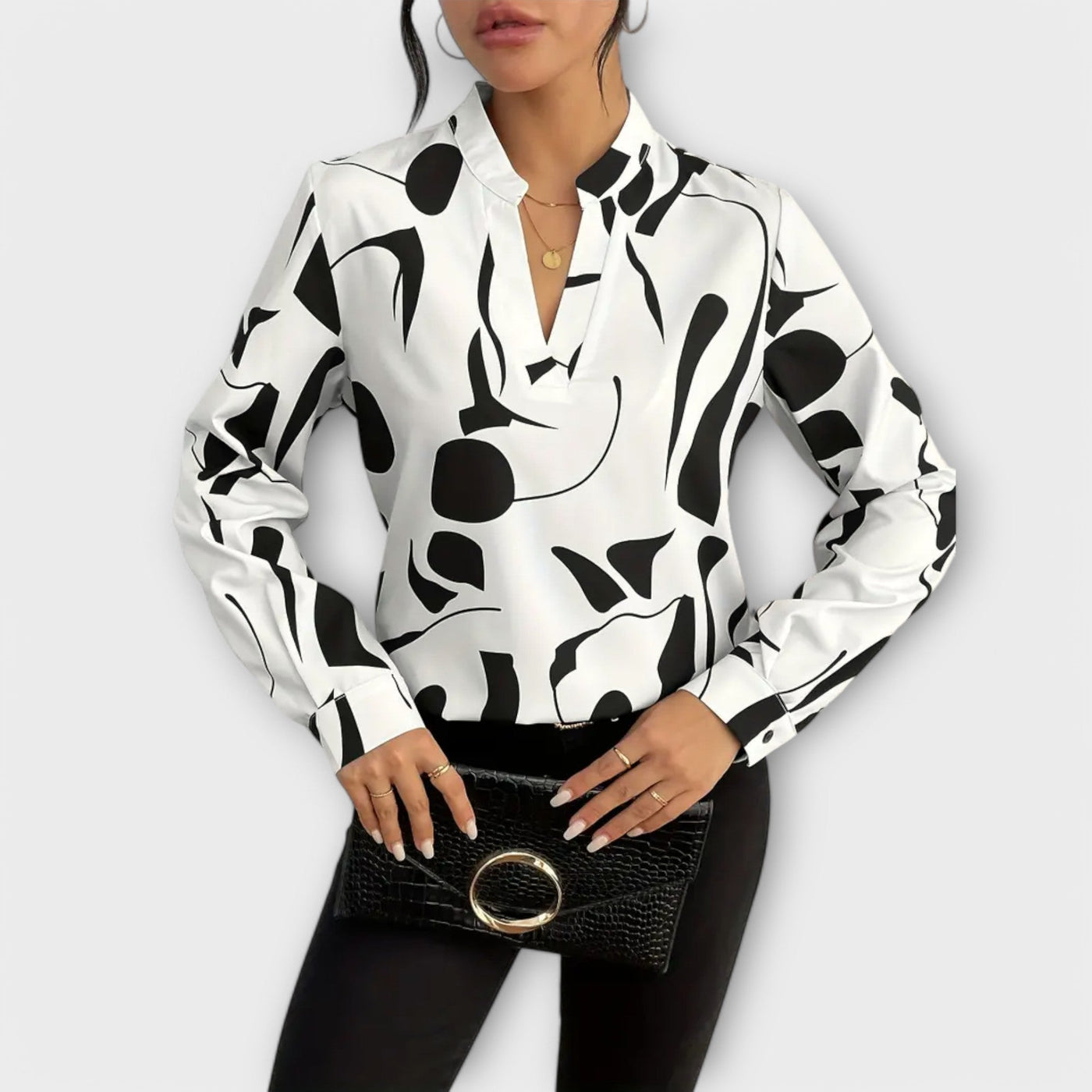 Elegante blouse met lange mouwen en spitse halslijn