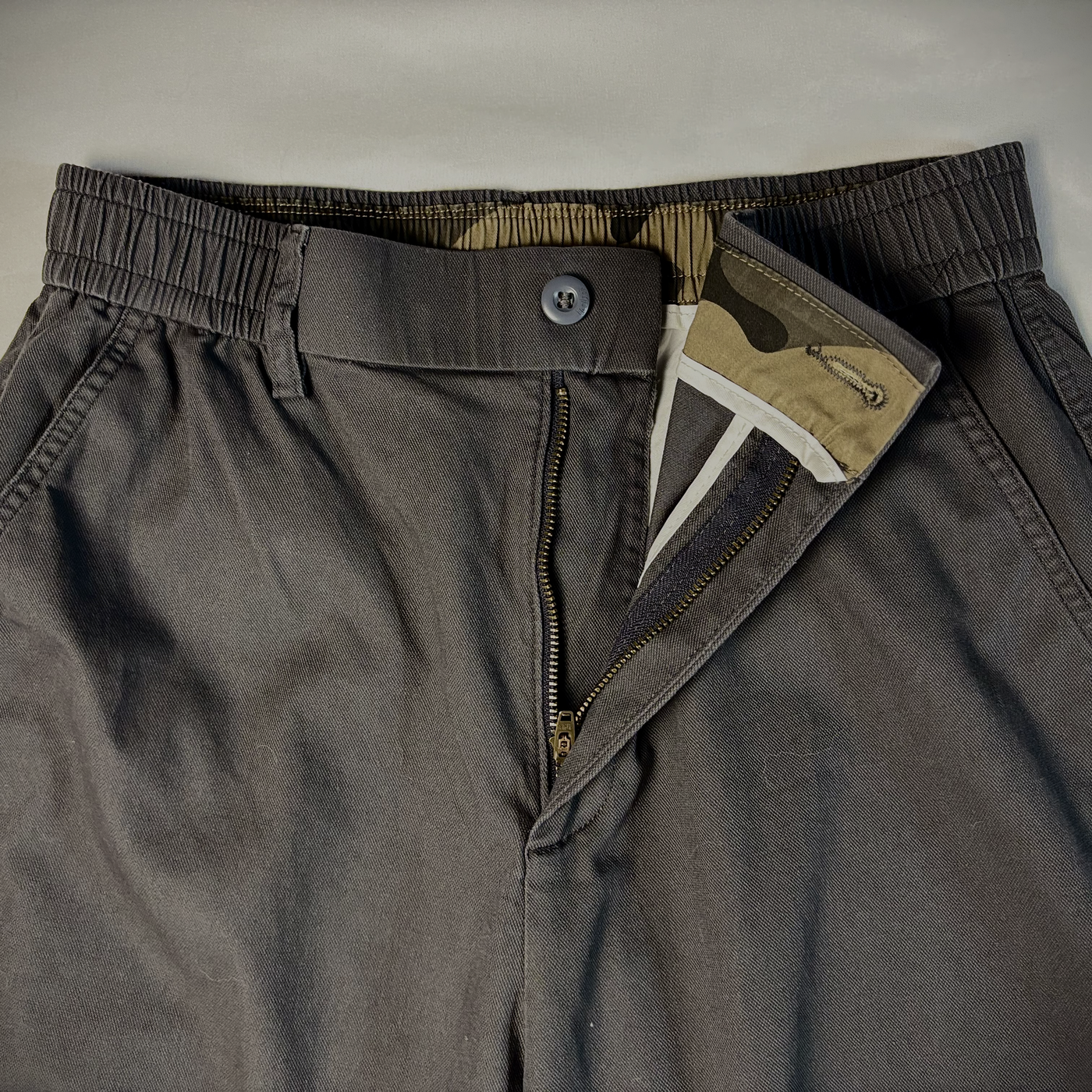 Teodor – Moderne Broek in Koolstofkleur