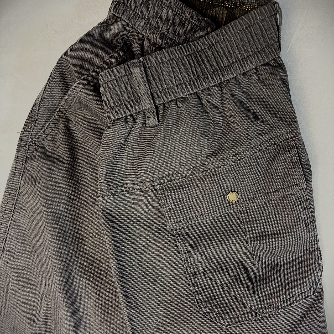 Teodor – Moderne Broek in Koolstofkleur