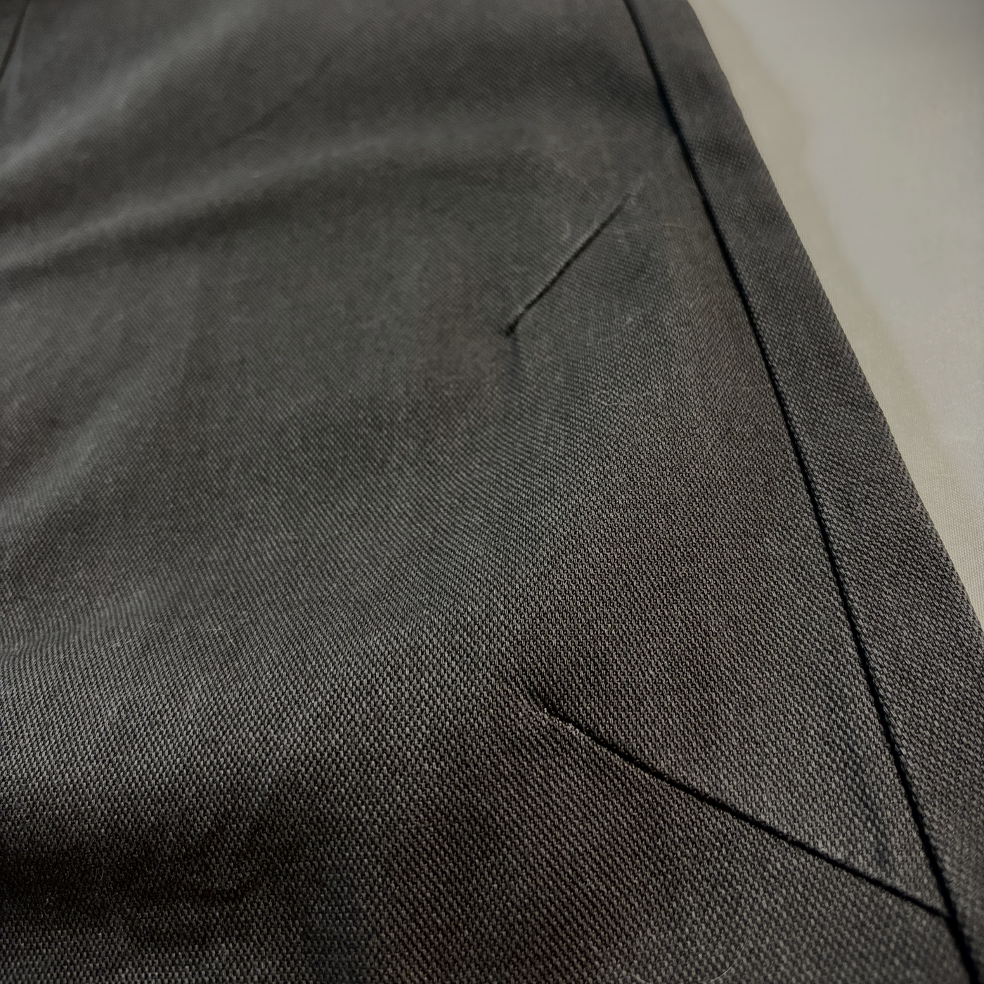 Teodor – Moderne Broek in Koolstofkleur